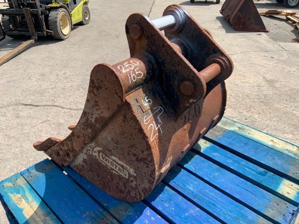 24" MINI DIGGER BUCKET....45mm PINS.....192w. 357137230