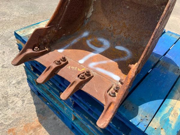 24" MINI DIGGER BUCKET....45mm PINS.....192w. 357137232