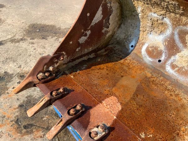 36" DIGGING BUCKET......50mm PINS..........188w 357137728