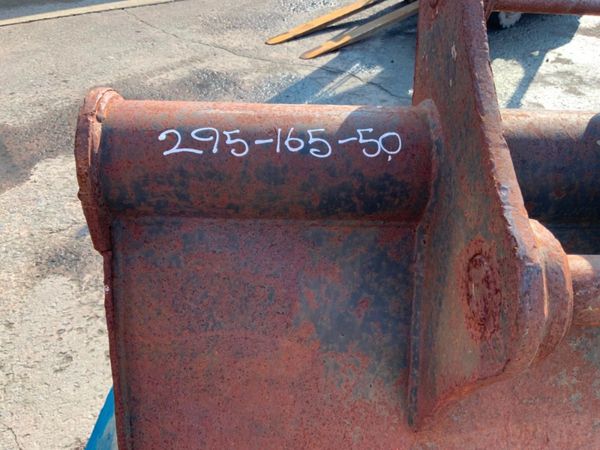 36" DIGGING BUCKET......50mm PINS..........188w 357137735