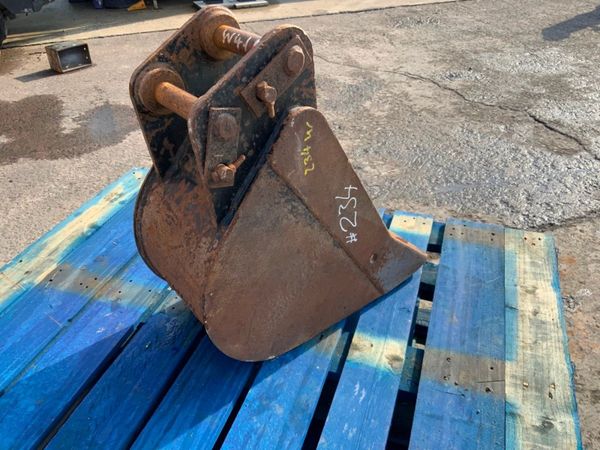 12" MINI DIGGER BUCKET......35mm PINS........234w. 357138264