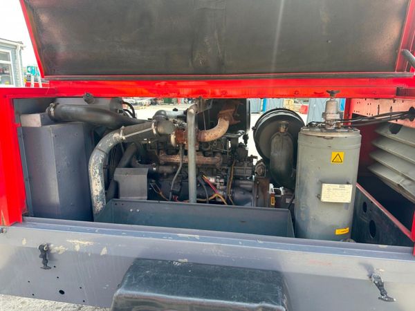 2008 ATLAS COPCO ...370 CFM ...road air compressor 357159405