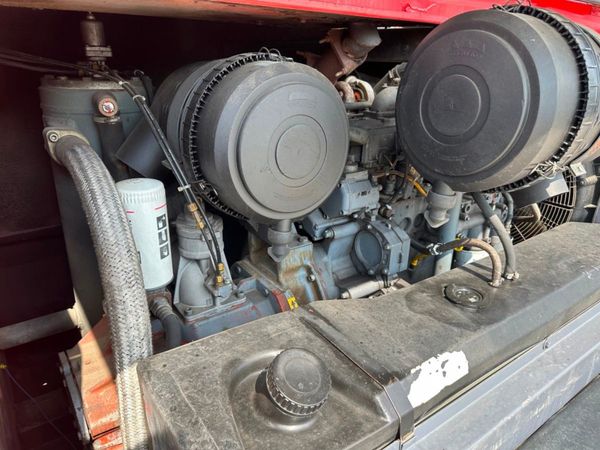 2008 ATLAS COPCO ...370 CFM ...road air compressor 357159400
