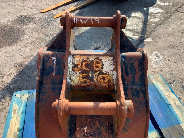 18" JCB MINI DIGGING BUCKET.....40mm PINS.....19w 357187425
