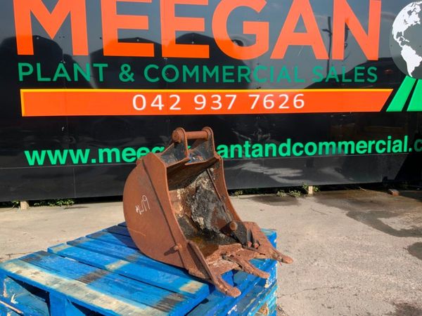 18" JCB MINI DIGGING BUCKET.....40mm PINS.....19w 357187420