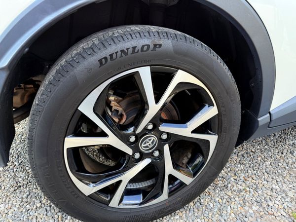 2019 Toyota C-HR Hybrid HALF LEATHER (high spec) 357233471