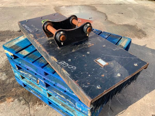 60" DIGBIT MINI DIGGER ROAD BRUSH....50mm PINS..7 357259188