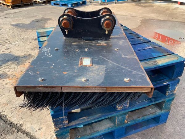 60" DIGBIT MINI DIGGER ROAD BRUSH....50mm PINS..7 357259189