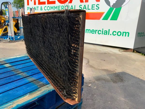 60" DIGBIT MINI DIGGER ROAD BRUSH....50mm PINS..7 357259180