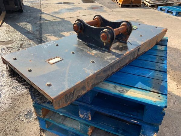 60" DIGBIT MINI DIGGER ROAD BRUSH....50mm PINS..7 357259190
