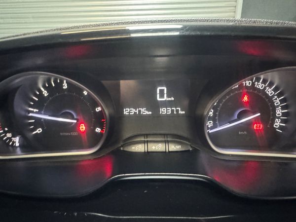 Peugeot 2008 2016       1 OWNER ! 357279879