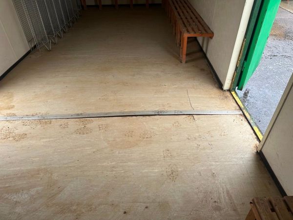32 x 10 site office changing drying room.....5286 357330309