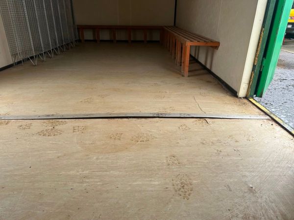 32 x 10 site office changing drying room.....5286 357330310