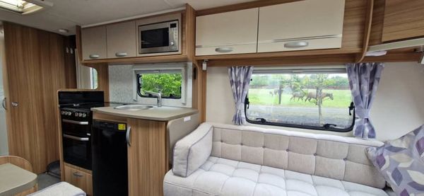 Lunar Quasar x4 berth caravan 357393307