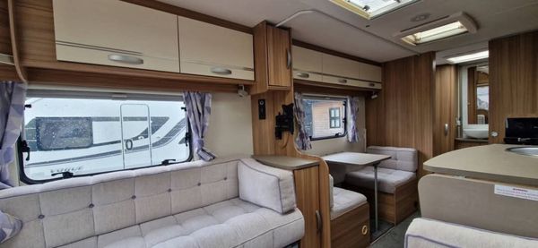 Lunar Quasar x4 berth caravan 357393309