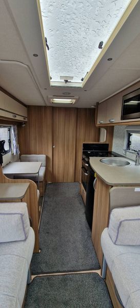 Lunar Quasar x4 berth caravan 357393314