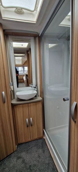 Lunar Quasar x4 berth caravan 357393312