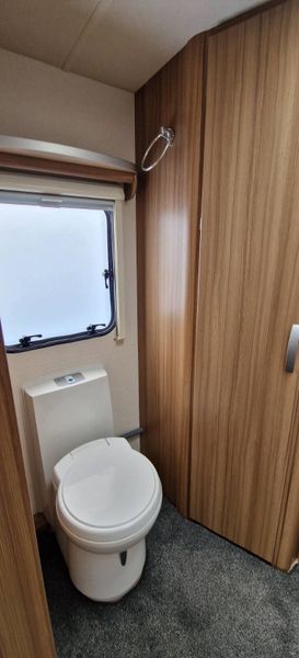 Lunar Quasar x4 berth caravan 357393313