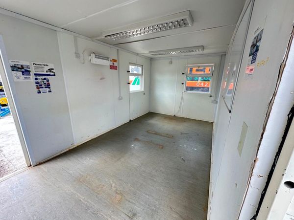 32 X 10 SITE OFFICE OPEN PLAN CABIN....670P 357427817