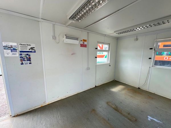 32 X 10 SITE OFFICE OPEN PLAN CABIN....670P 357427820