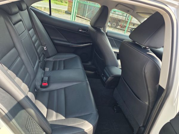 Lexus IS 300h Executive 2017 357484955