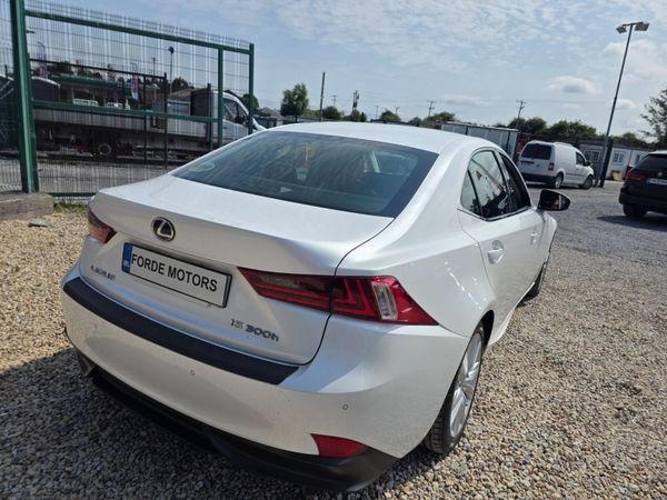 Lexus IS 300h Executive 2017 357484951