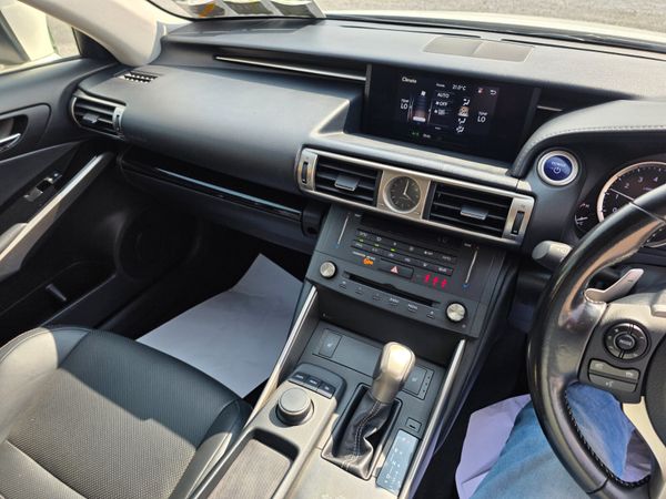 Lexus IS 300h Executive 2017 357484953