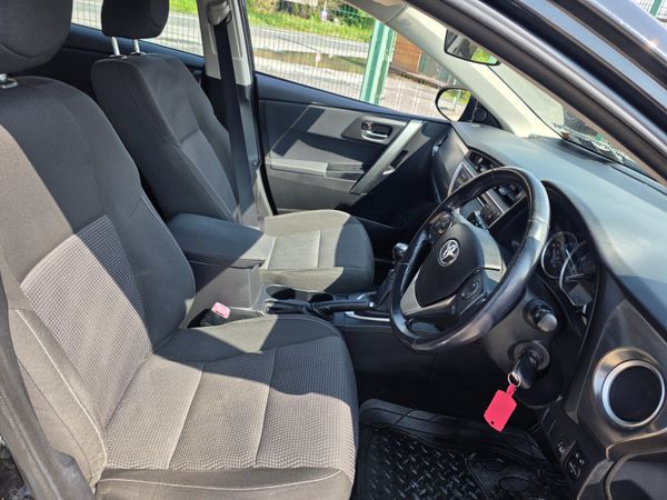 Toyota Auris 2015 357485239