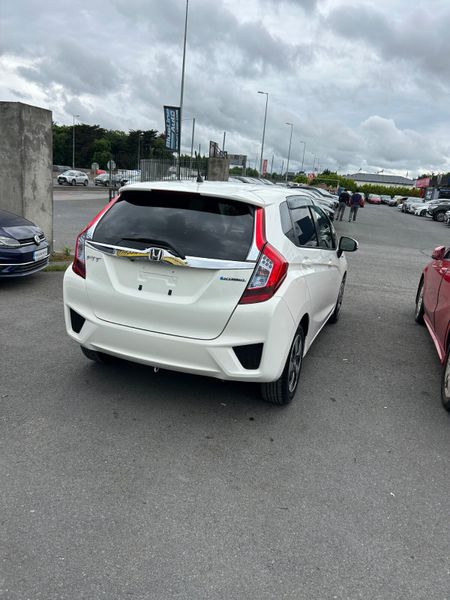 Honda fit auto hybrid low millage 357481555