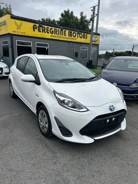 Toyota Aqua Hybrid auto 357482396