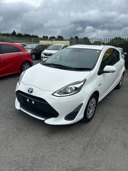 Toyota Aqua Hybrid auto 357482397