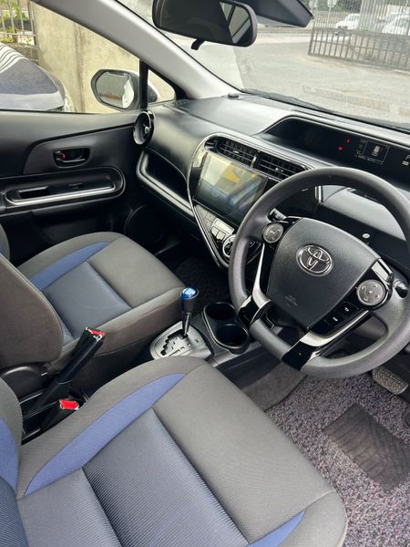 Toyota Aqua Hybrid auto 357482435