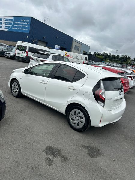 Toyota Aqua Hybrid auto 357482433