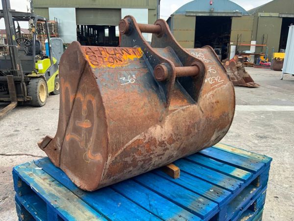 36" JCB DIGGING BUCKET.....45mm PINS.....1272t. 357515687