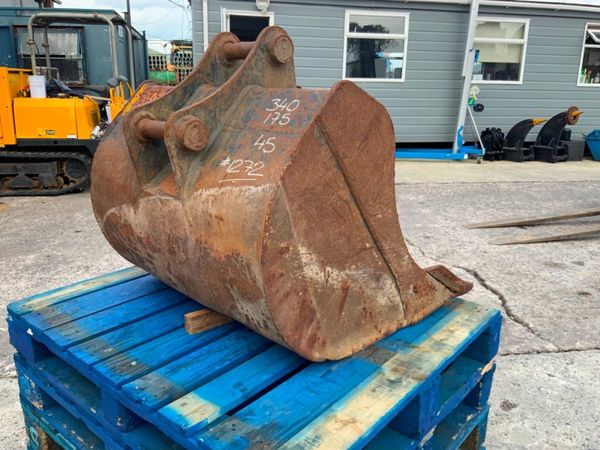 36" JCB DIGGING BUCKET.....45mm PINS.....1272t. 357515690