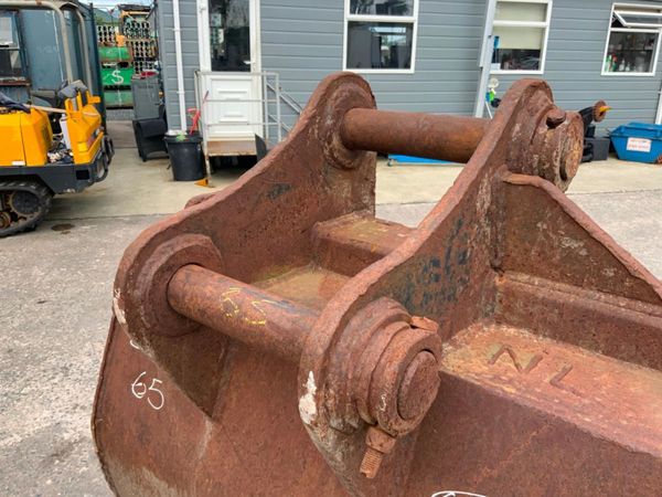 36" DIGGING BUCKET......65mm PINS........1283t. 357516495