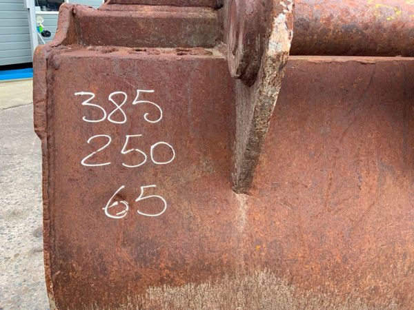 36" DIGGING BUCKET......65mm PINS........1283t. 357516496
