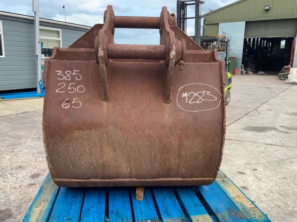 36" DIGGING BUCKET......65mm PINS........1283t. 357516497