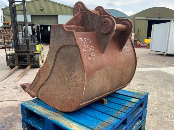 36" DIGGING BUCKET......65mm PINS........1283t. 357516498