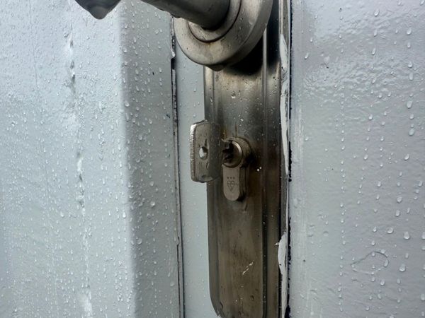 9 X 7 ...SITE OFFICE SECURITY HUT  CABIN ....4566 357517926