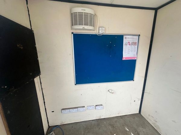 9 X 7 ...SITE OFFICE SECURITY HUT  CABIN ....4566 357517932