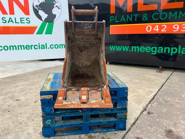 24" HILL DIGGING BUCKET...65mm PINS...........121 357513204