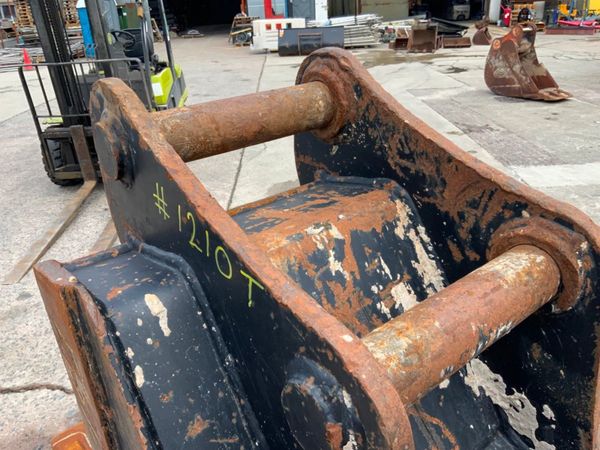 24" HILL DIGGING BUCKET...65mm PINS...........121 357513215