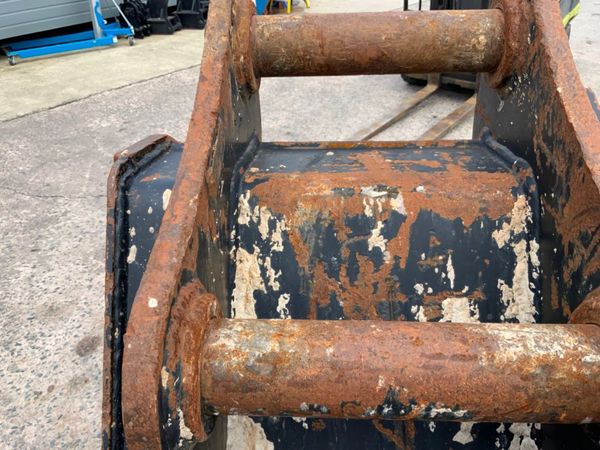 24" HILL DIGGING BUCKET...65mm PINS...........121 357513211