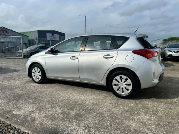 2014 Toyota Auris 357717796