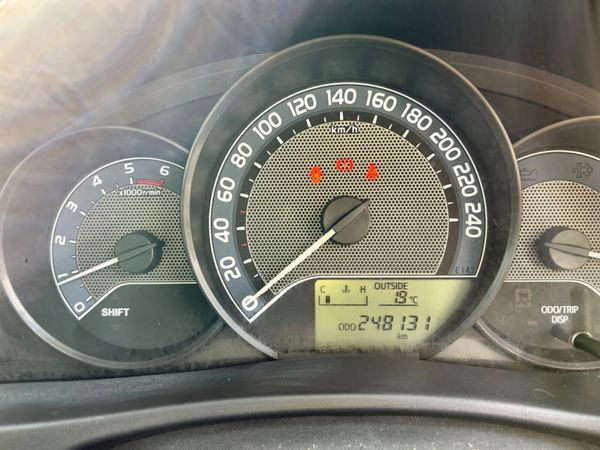 2014 Toyota Auris 357717806