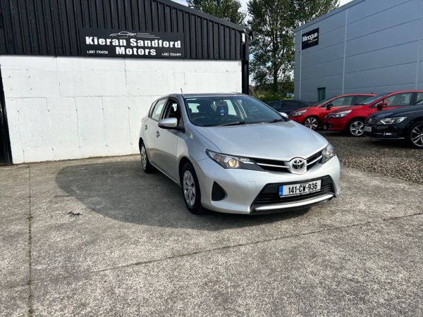 2014 Toyota Auris 357717813