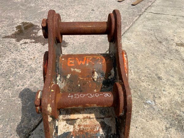 24" STRICKLAND BUCKET........80mm PINS.......1194 357769118