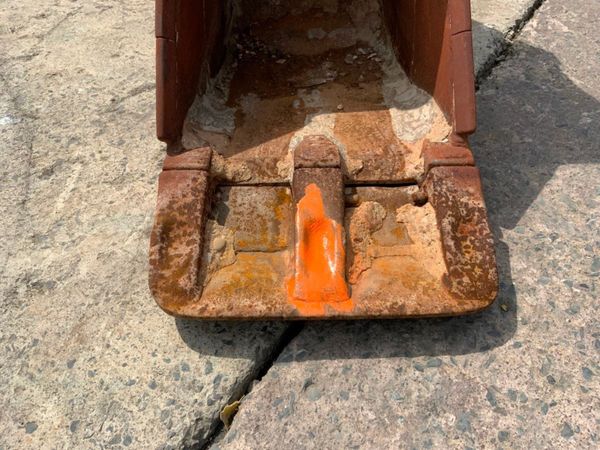 24" STRICKLAND BUCKET........80mm PINS.......1194 357769113
