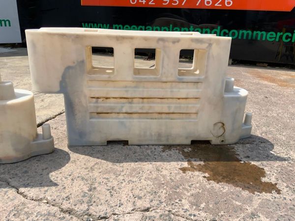 2.0mts x 1.0mts PLASTIC SAFETY BOLLARDS.....2834. 357769387